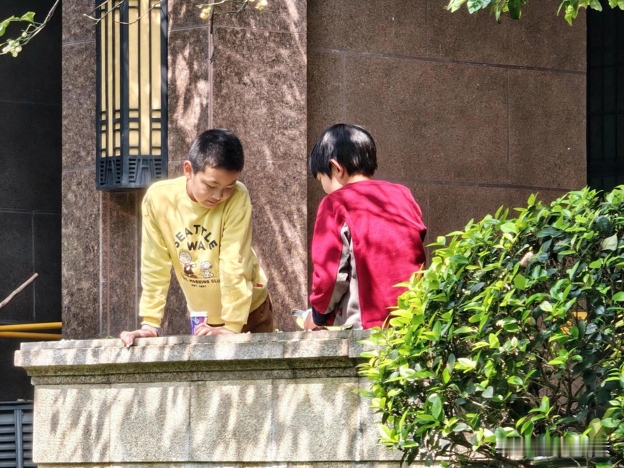 对同行的长辈来说，大多是希望家人身体健康，孩子能够平安快乐成长
对年幼的小朋友来