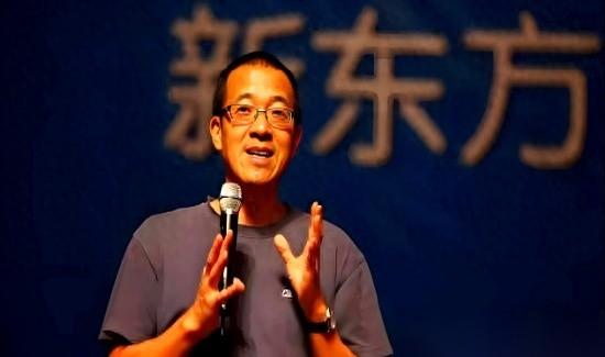 我跟你说，最绝望的不是周日加班。
最绝望的是，你正苦哈哈地对着KPI流眼泪，手机