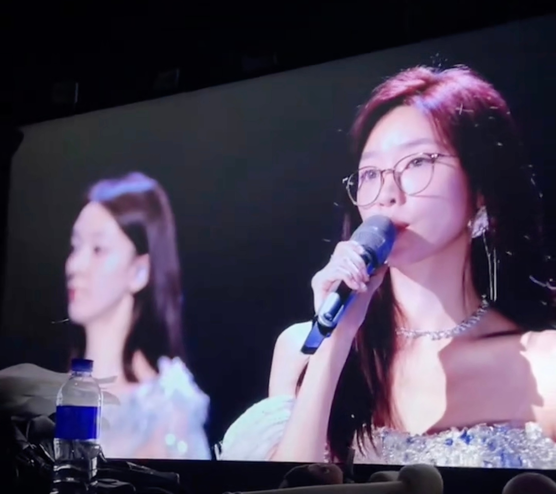 瑶台月下  💜瑶台月下 浪系美帝 顶级线面嘿嘿嘿美貌的素颜 (捞月还戴眼镜了 