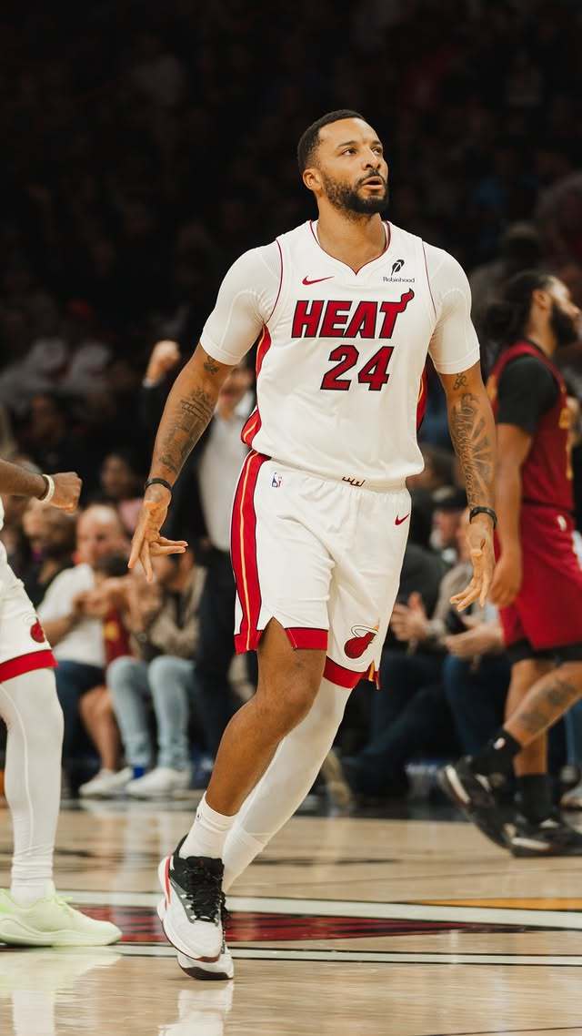 诺曼·鲍威尔目前创下迈阿密热火队史球员前八场总得分最高纪录：1. 诺曼·鲍威尔 