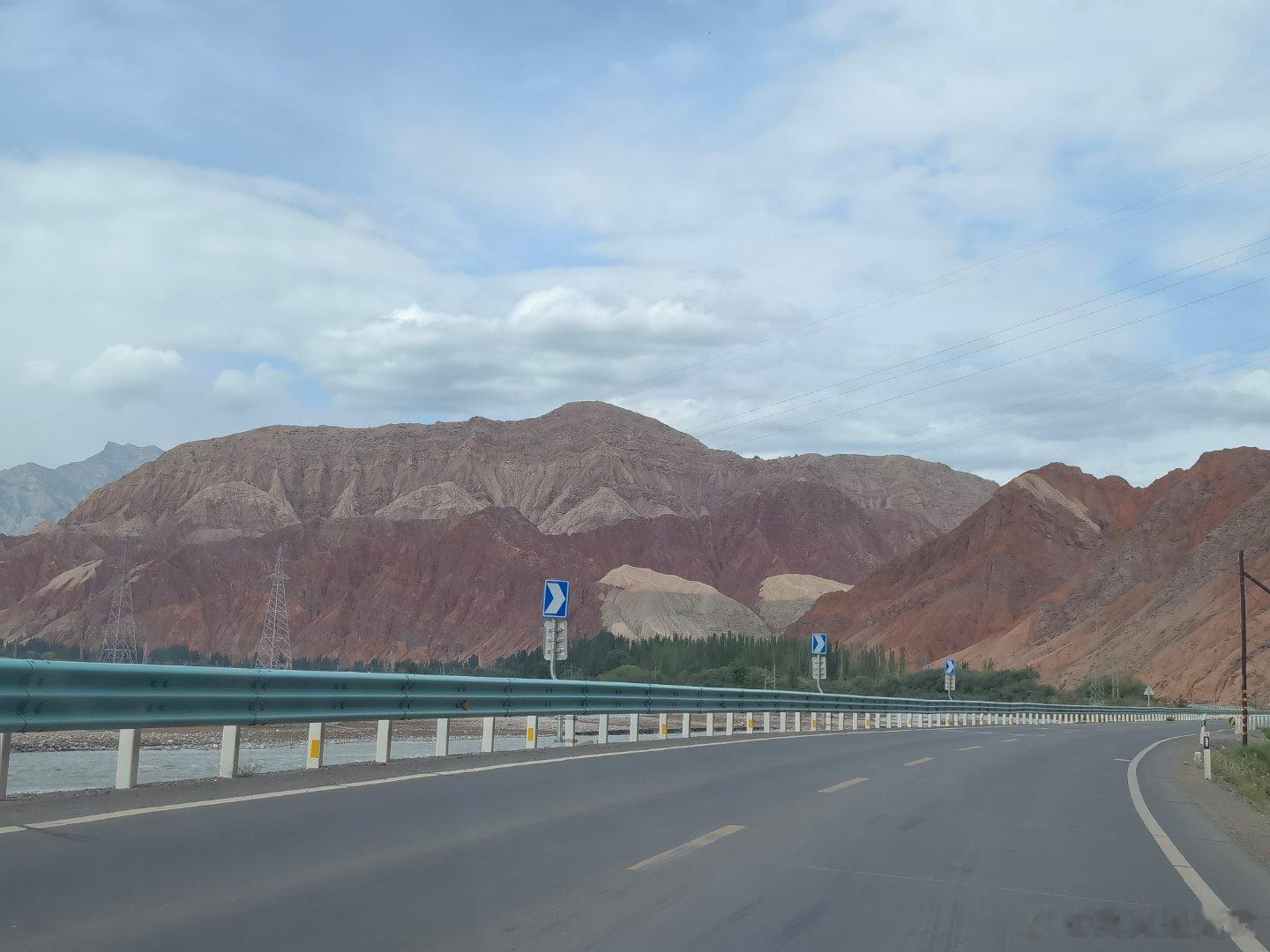 进山，去塔县。  ​​​