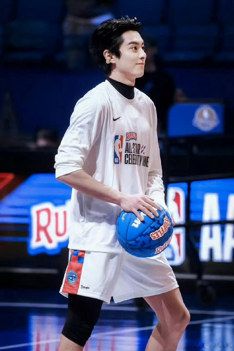 王鹤棣social松弛感的神 王鹤棣Social松弛感的神，帅爆了，赛场加油！！