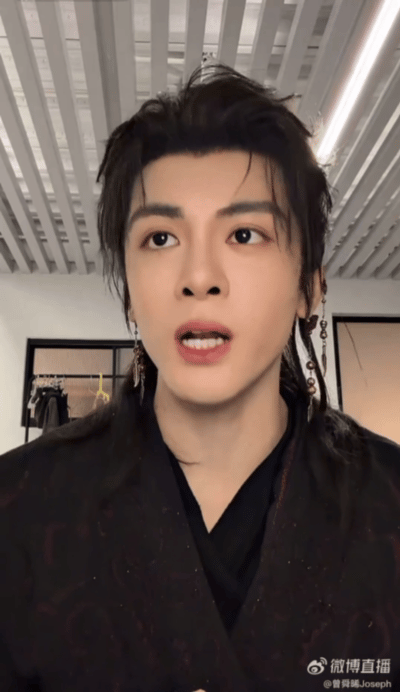 曾舜晞和AI聊天缓解焦虑谁懂啊！曾舜晞直播里说的缓解内耗方法真的太治愈了～多出去