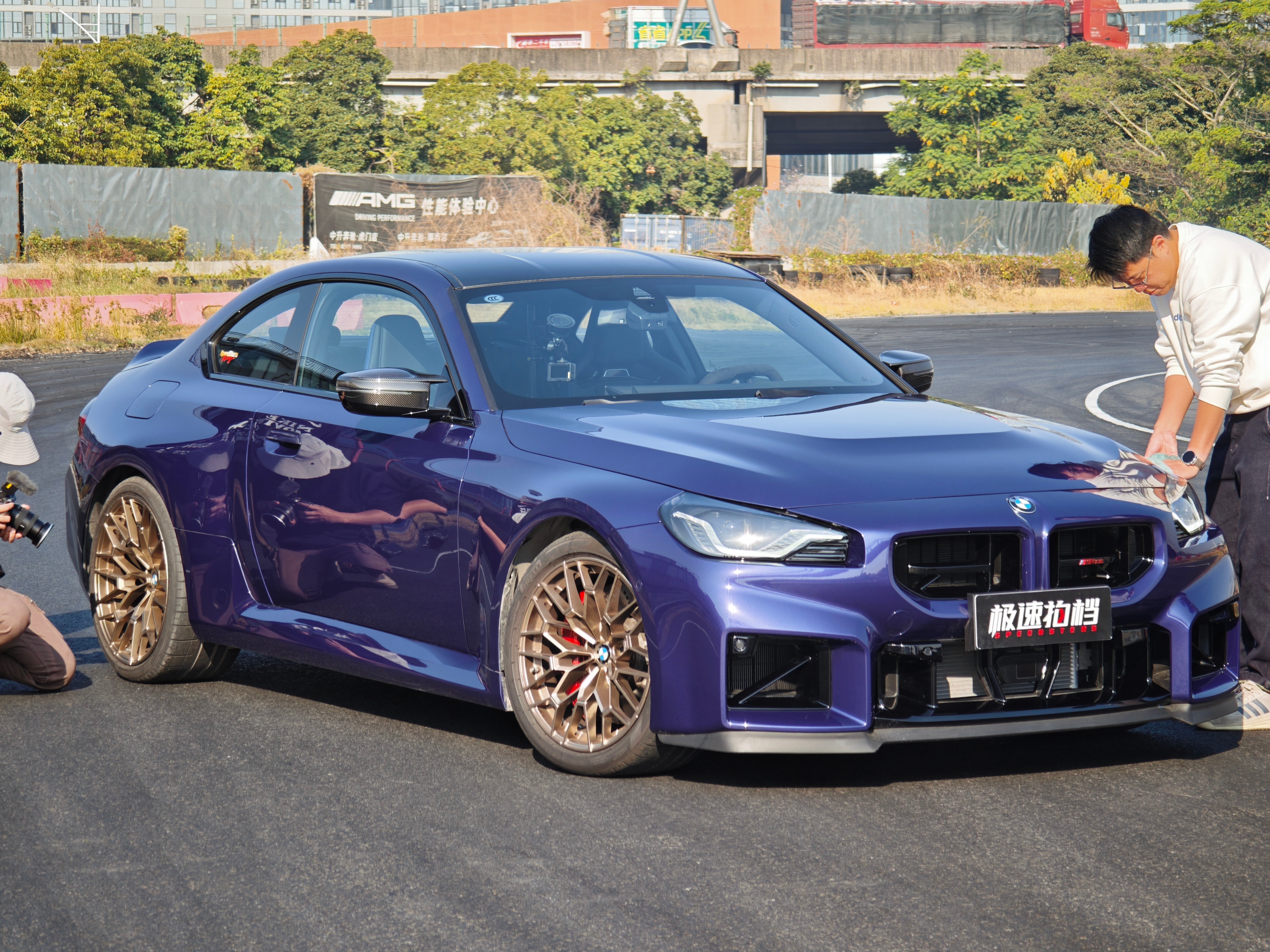 M2CS 真是燃油车最后的瑰宝，和M2 完全不是一台车。我甚至认为这是近年最好的