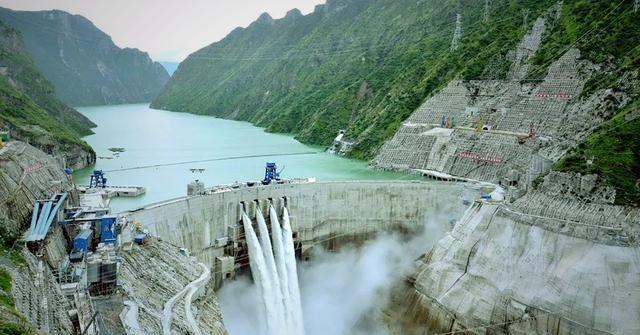 美国万万没想到，中国在藏区干了一件大事！耗时17年，投资664亿，用4000万方