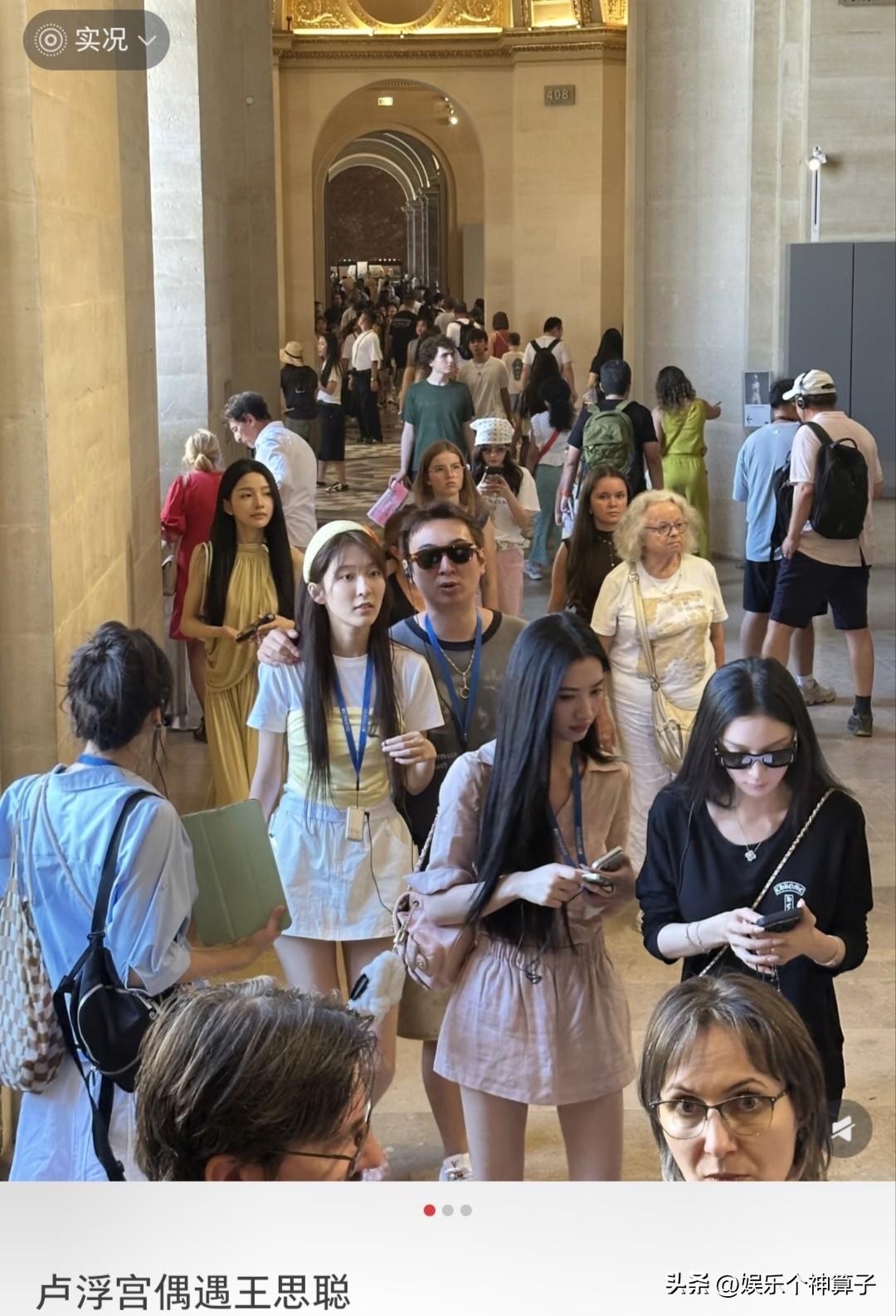 王思聪又换女友了？女孩身材高挑，颜值出众！
8月9日，一位网友在社交平台发文，称