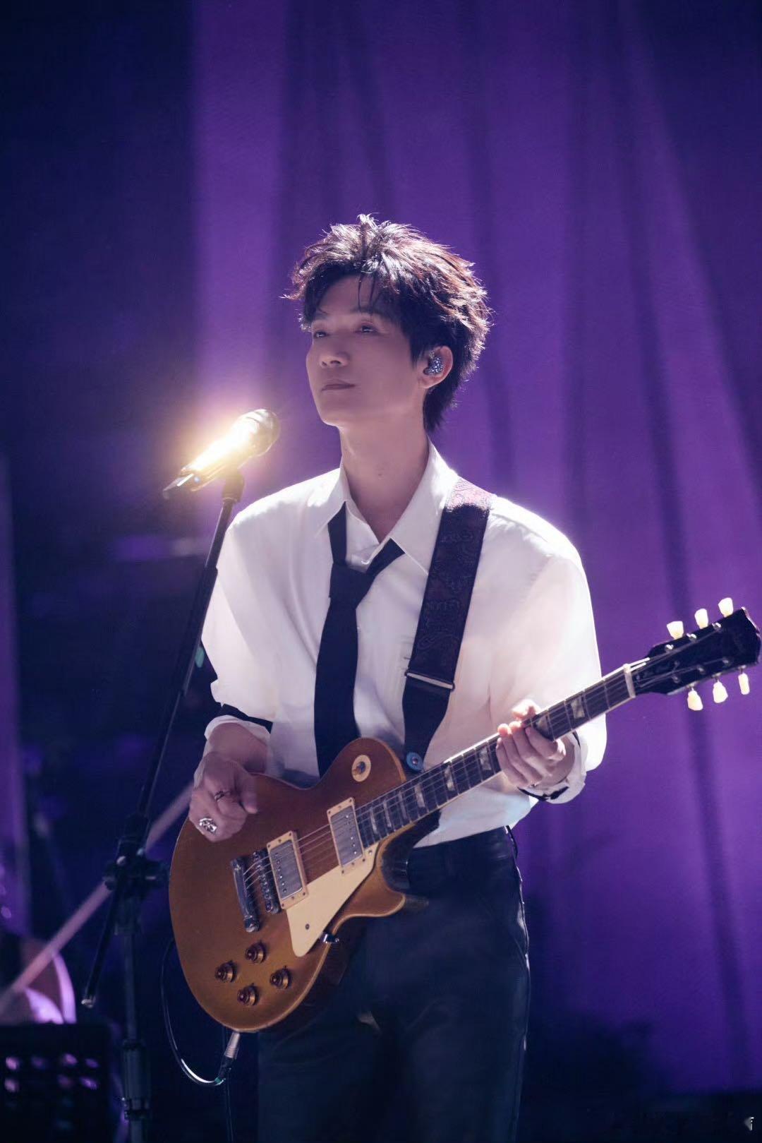 光明网评歌手2025  从国内唱将到国际歌手，从中文歌到多元曲风，《歌手2025