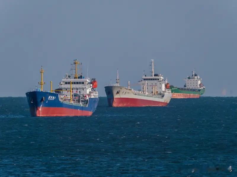 伊朗扣押两艘燃油走私船
      据伊朗迈赫尔通讯社2月5日消息:伊朗海事部门