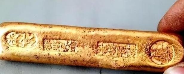 1980年，山西杨大爷拿着2根金条来到银行，说想把金子换成钱！工作人员看了金条后