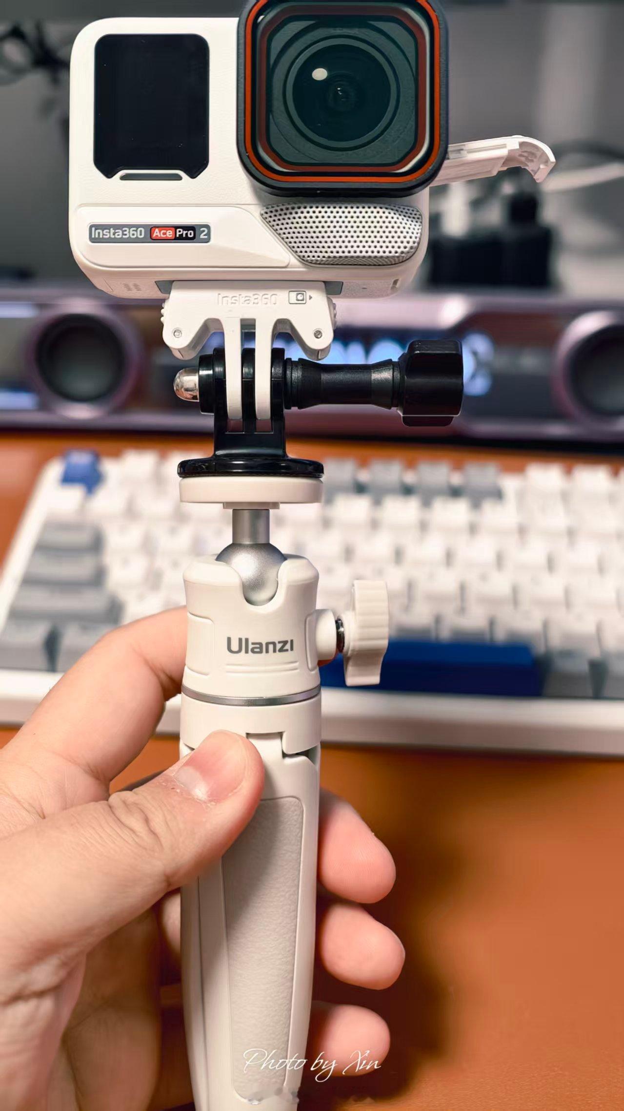 今天在给影石Ace Pro2搭配配件，毕竟白色的机器，肯定是要搭配白色才好看，于