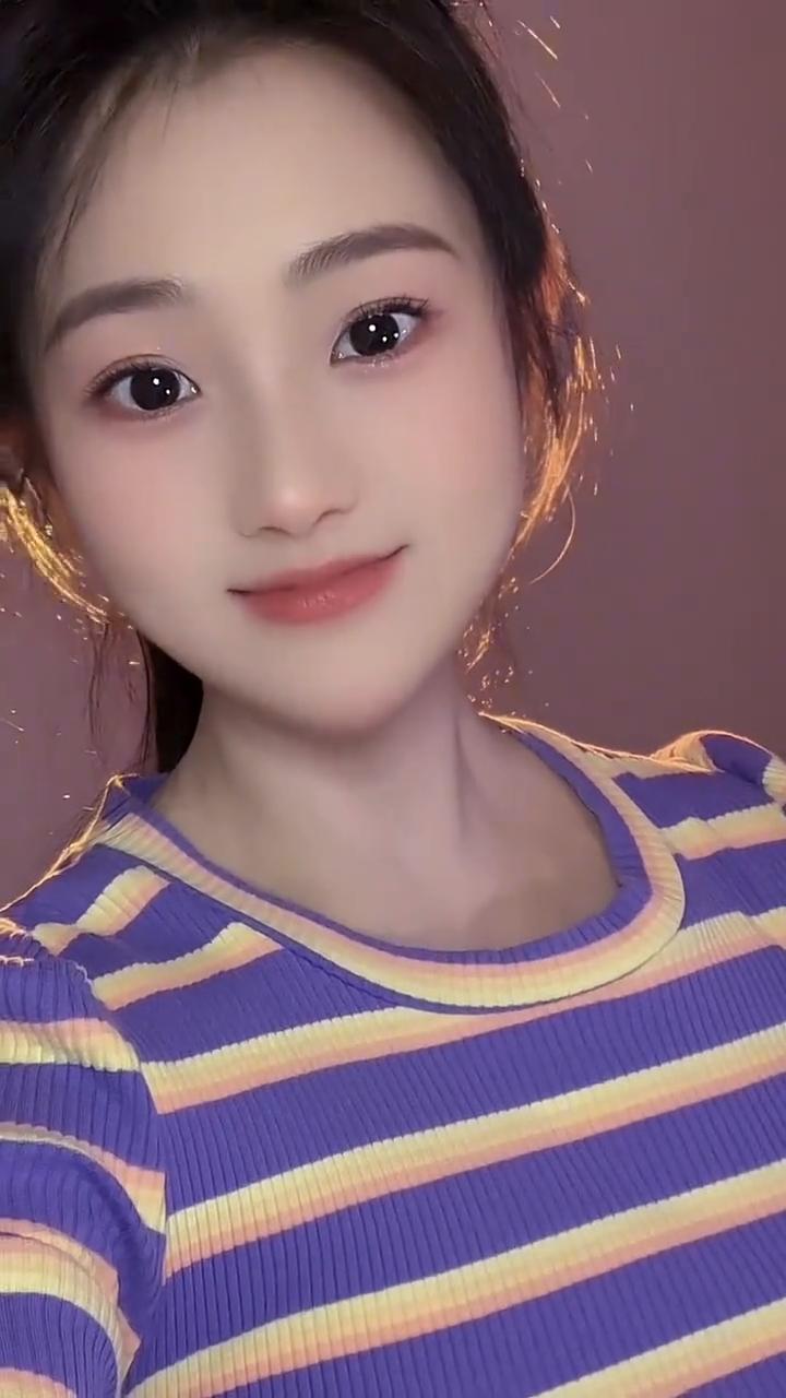 哥，我该如何写你呢？写你。
年过四十不自由，转眼高堂体尽忧。
檐下犬子尚难立，四