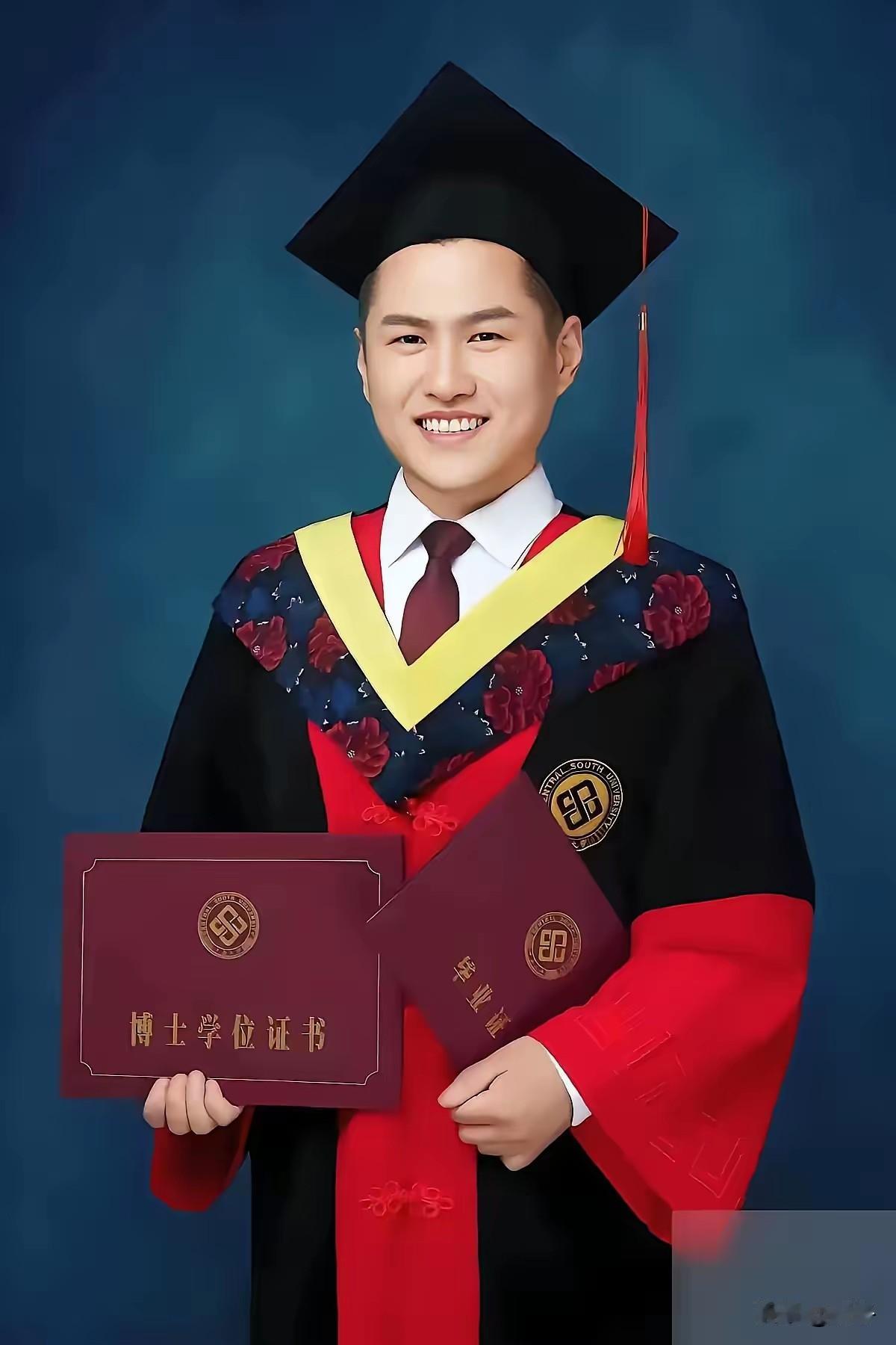 半生血汗供出博士后，亲生母亲却无人赡养。
浙江金华这桩家事，越看越让人心里堵得慌