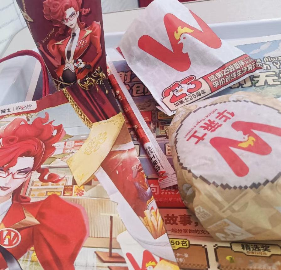 华莱士第五人格联名  呜呜呜好爽!这个联名包材好好看啊啊啊，而且华莱士真的好划算