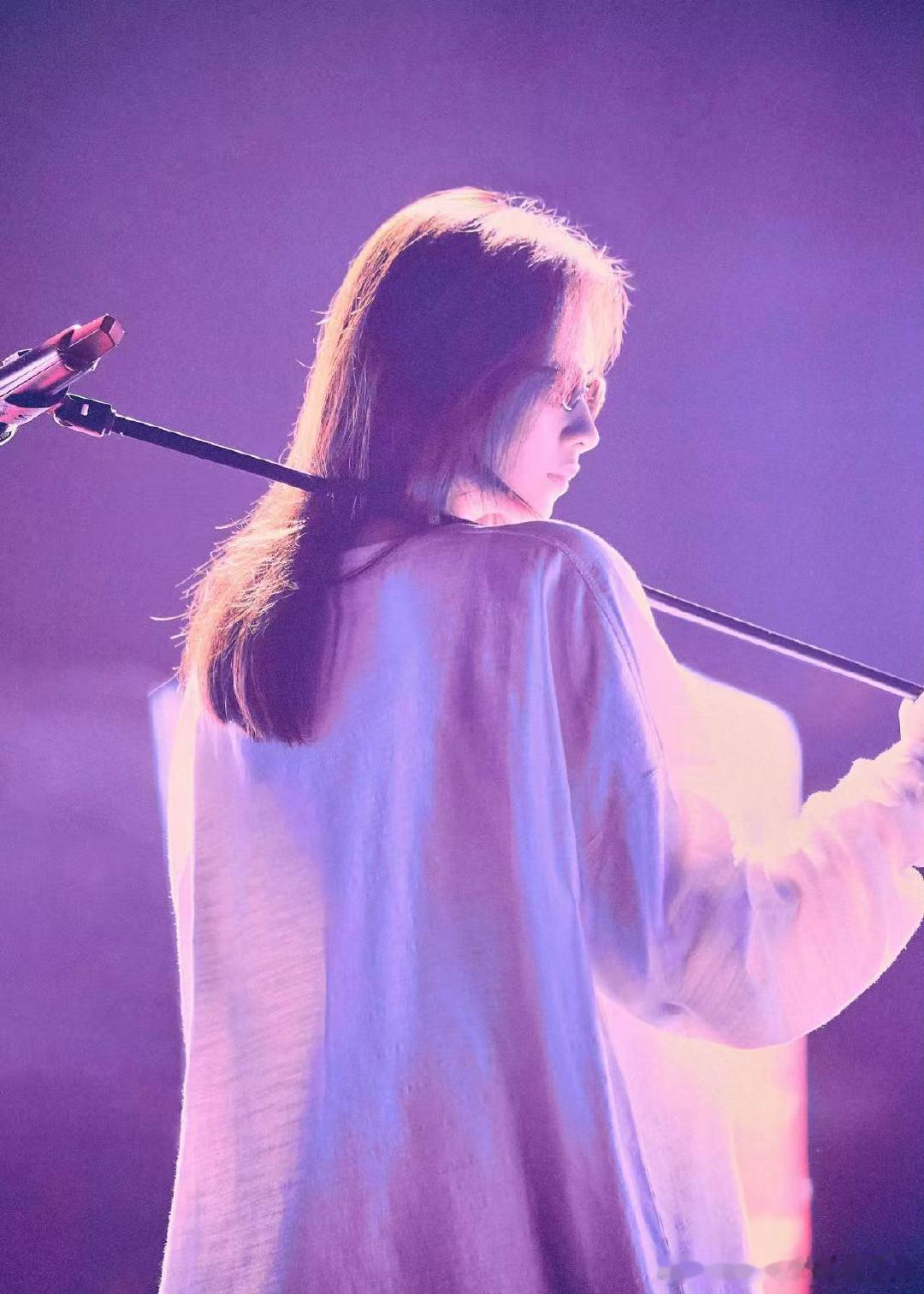 刘惜君歌手选曲野猫之恋歌手2026慵懒又有力量的唱腔，搭配野猫的意象，刘惜君把《