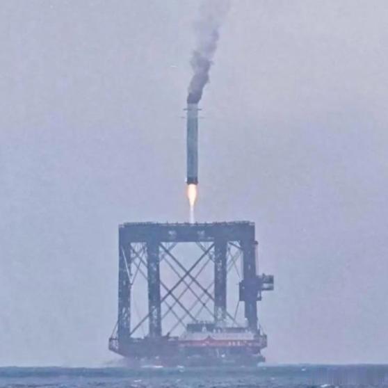 《全球首飞即大获成功！中国航天扔掉着陆腿换惊天巨网，把马斯克看傻的第三条路有多牛