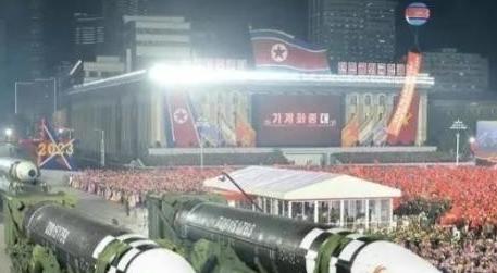美国敢打朝鲜吗？答案是：几乎不敢！原因很简单，朝鲜和伊朗根本不是一个级别的对手。