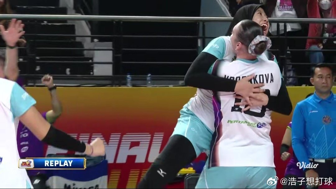 国际排坛动态 看样子沃隆科娃在印尼是虽累但很开心的状态，30分获首胜确实值得~ 