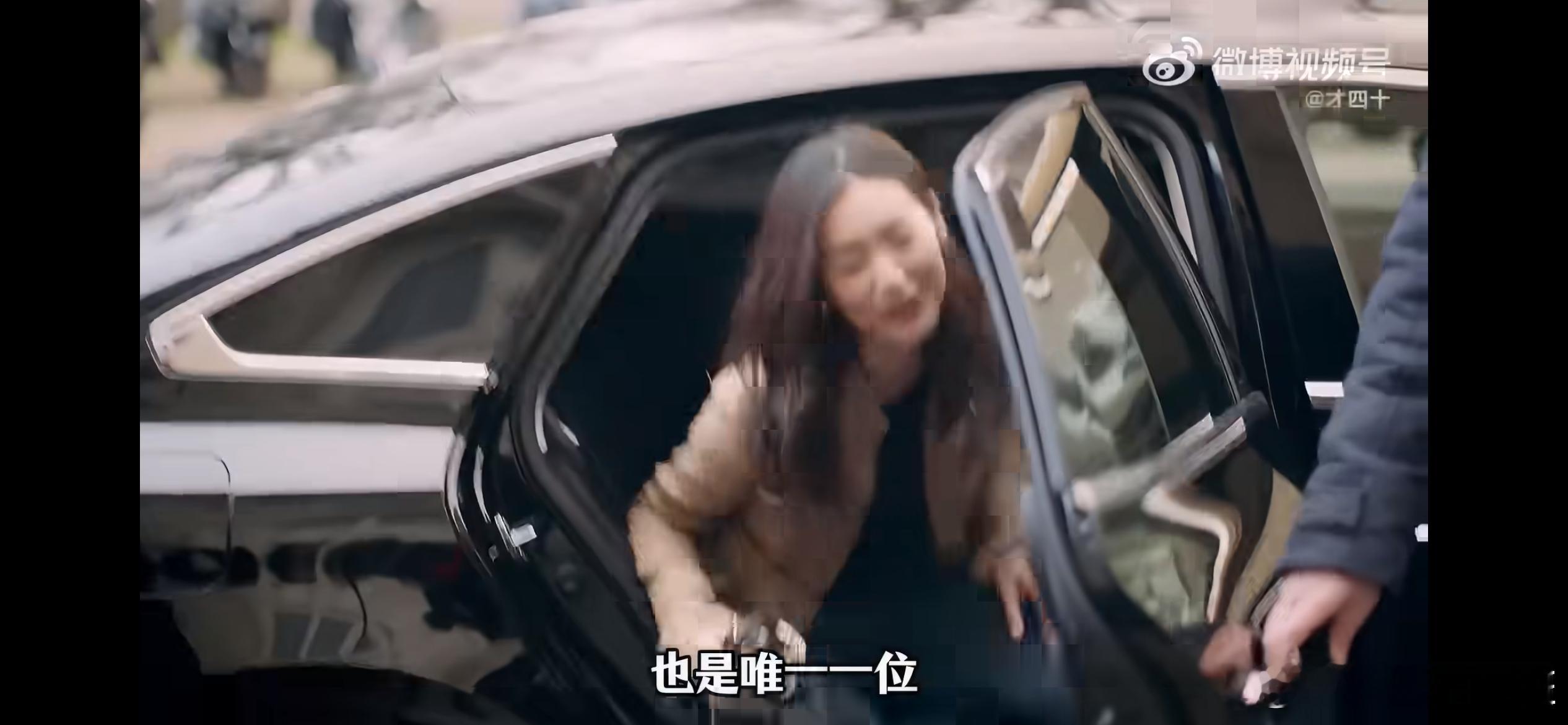 国内超模收入榜刘雯霸榜第一，内超模商业价值榜单曝光，刘雯断层稳居榜首，话题引发时