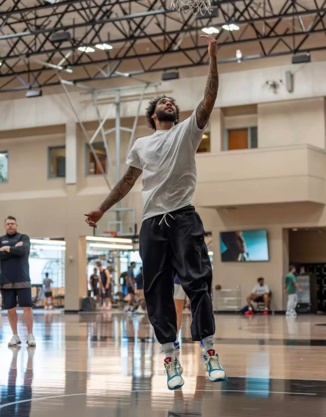 🔥朱利安-尚帕尼更新Ins晒训练照：汗水就是最好的投入圣安东尼奥马刺NBA休赛
