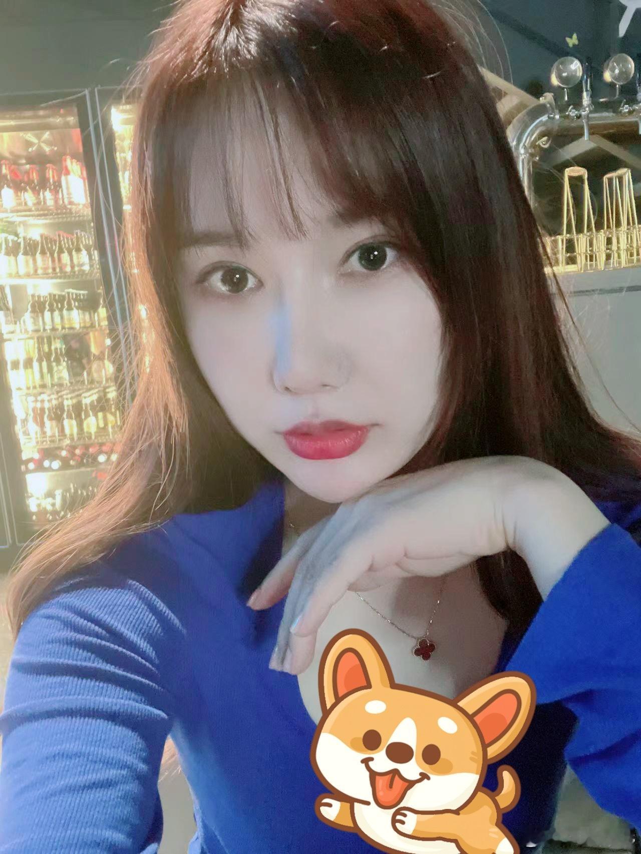 秋高气爽金灿灿，八月暴涨好兆头，周末愉快，等会发个铁粉红包🧧 