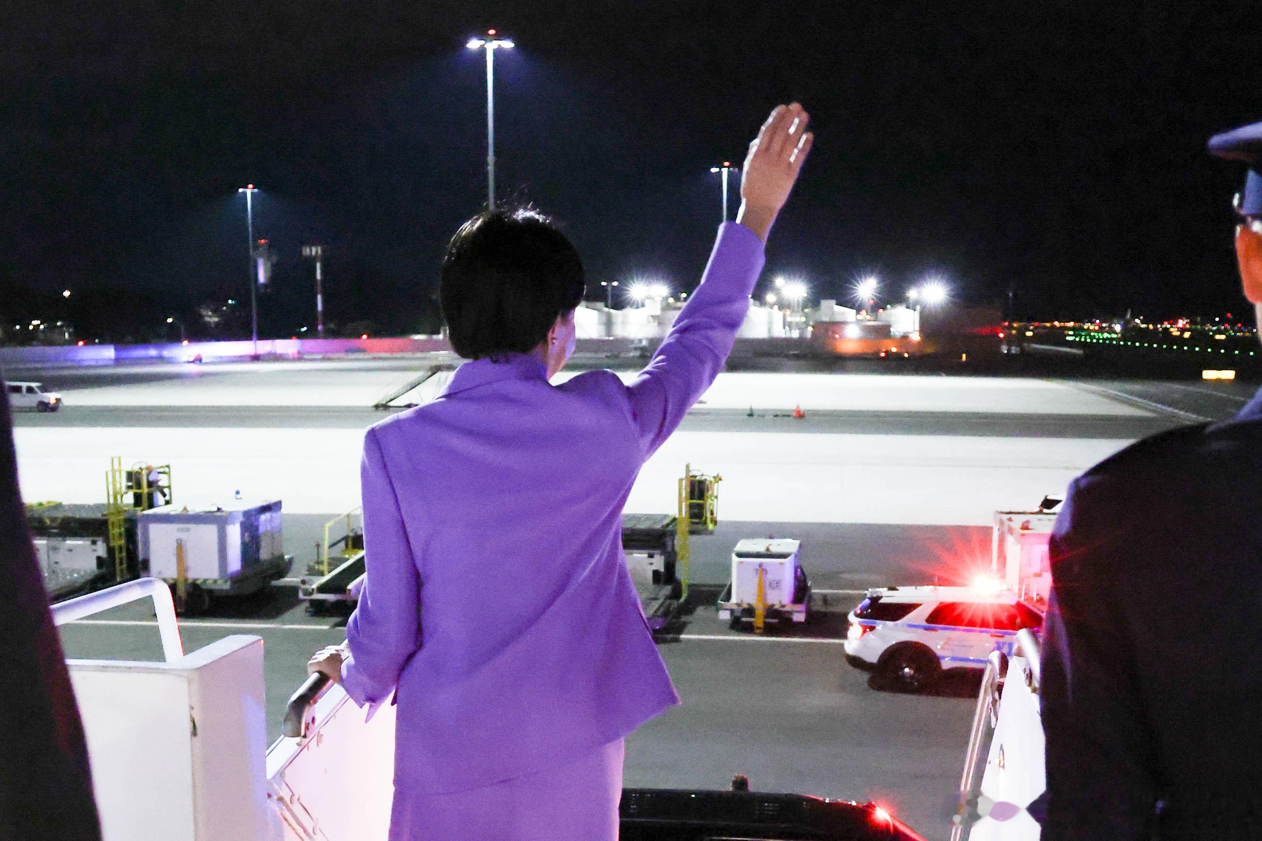 “没有红毯，没有美方官员接机……”“这就是山姆大叔训狗的方式！” ​​​