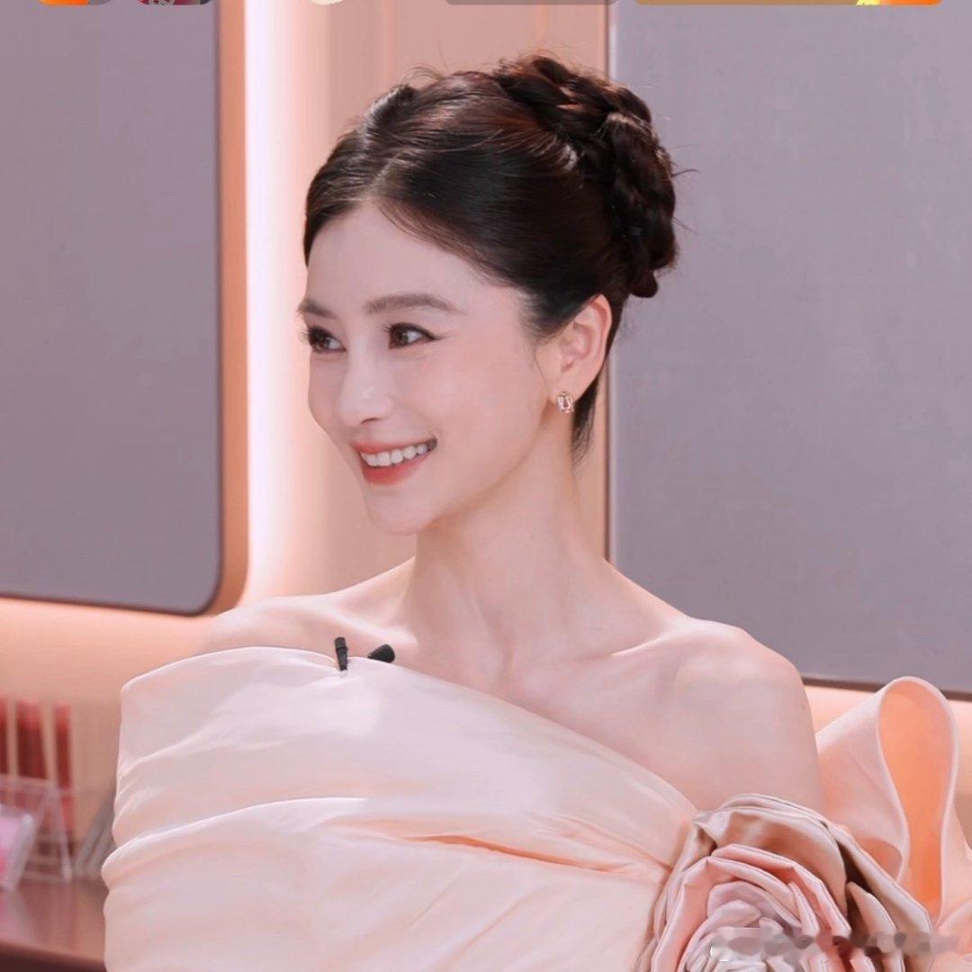 Angelababy生图美到惊为天人完全展示天资。 ​​​