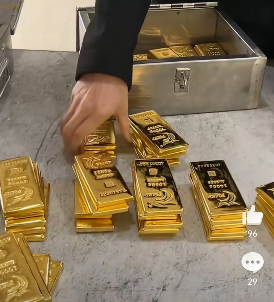 黄金对那些买了几克黄金就整天盼着打仗的人，我真的无力吐槽了，你不会真的以为自己从