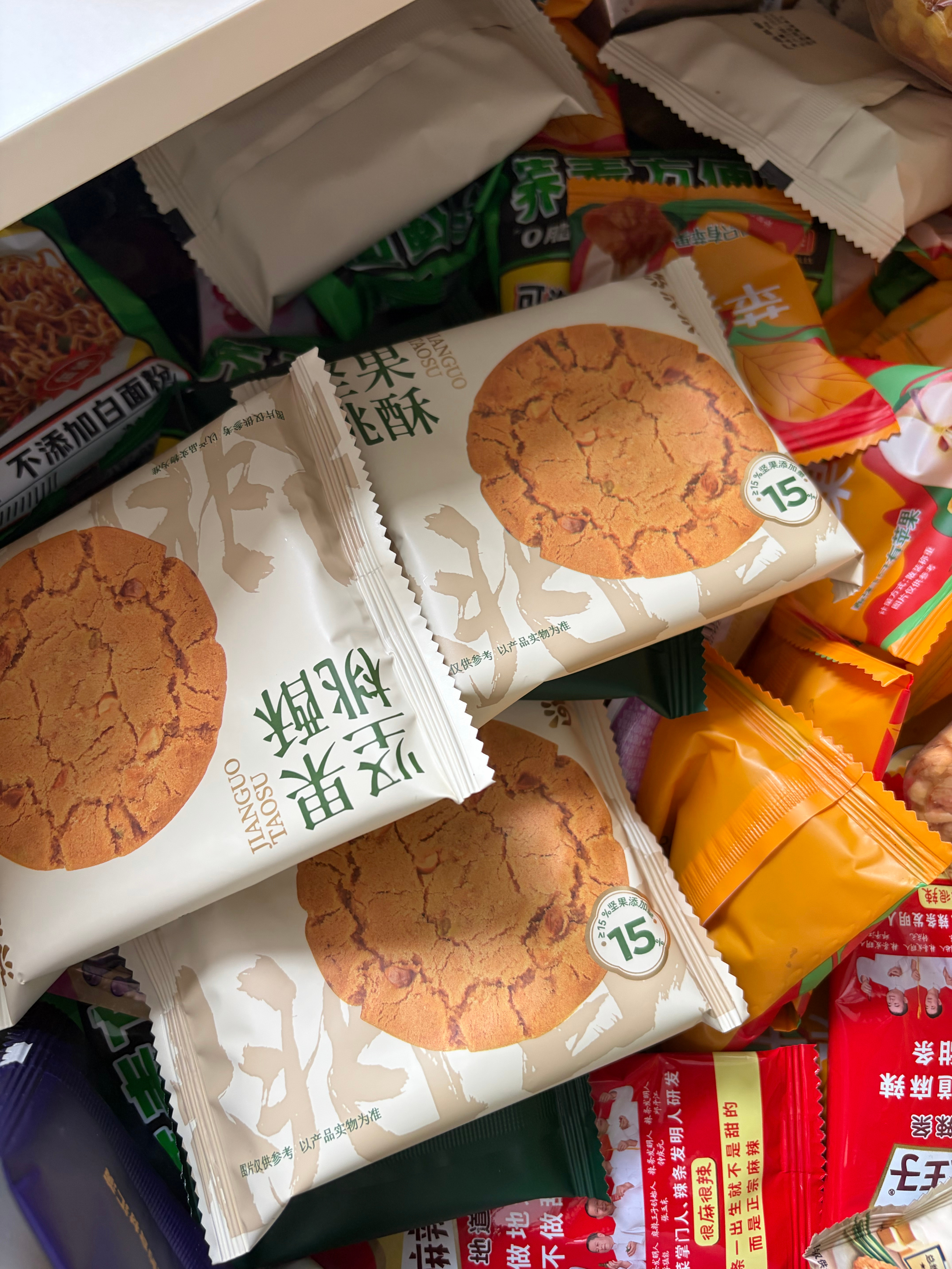 泸溪河桃酥 牙冠救命啊！我最喜欢吃这款了，看到这个新闻瞬间有些犯恶心🤢理论上这