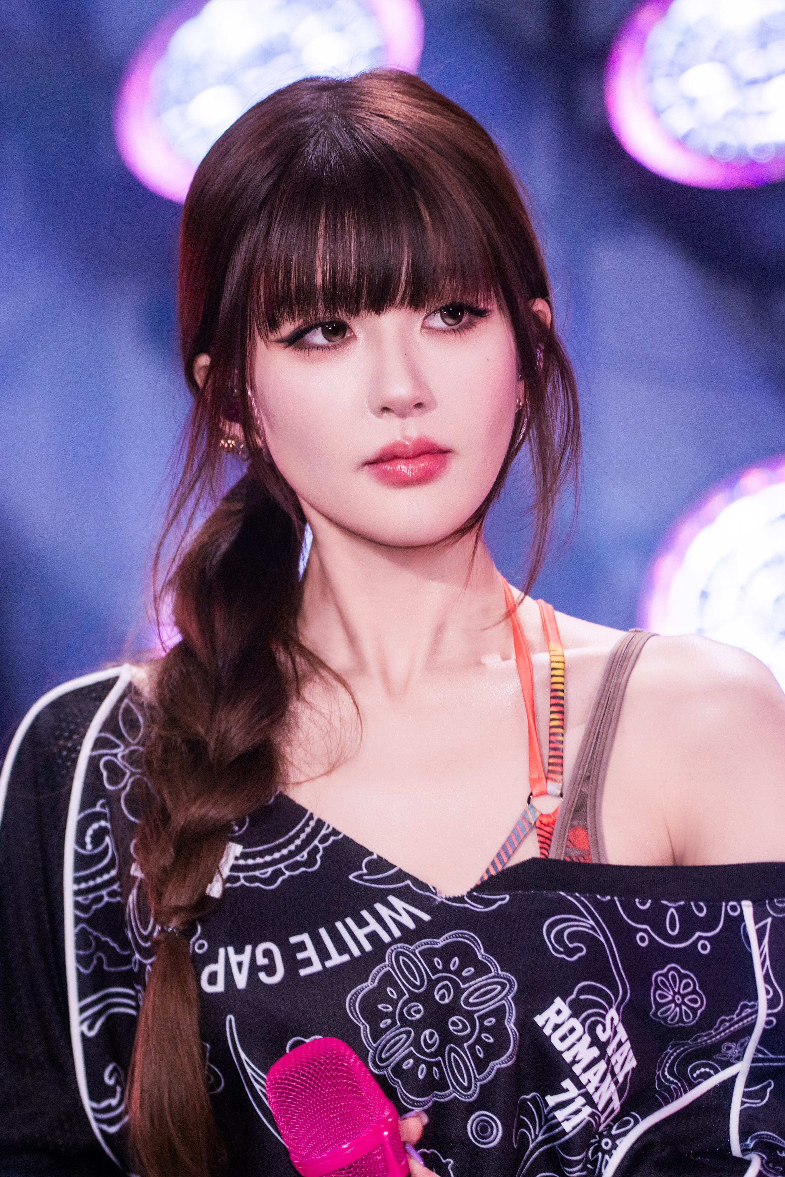 怎么能亲到此女的👄 
