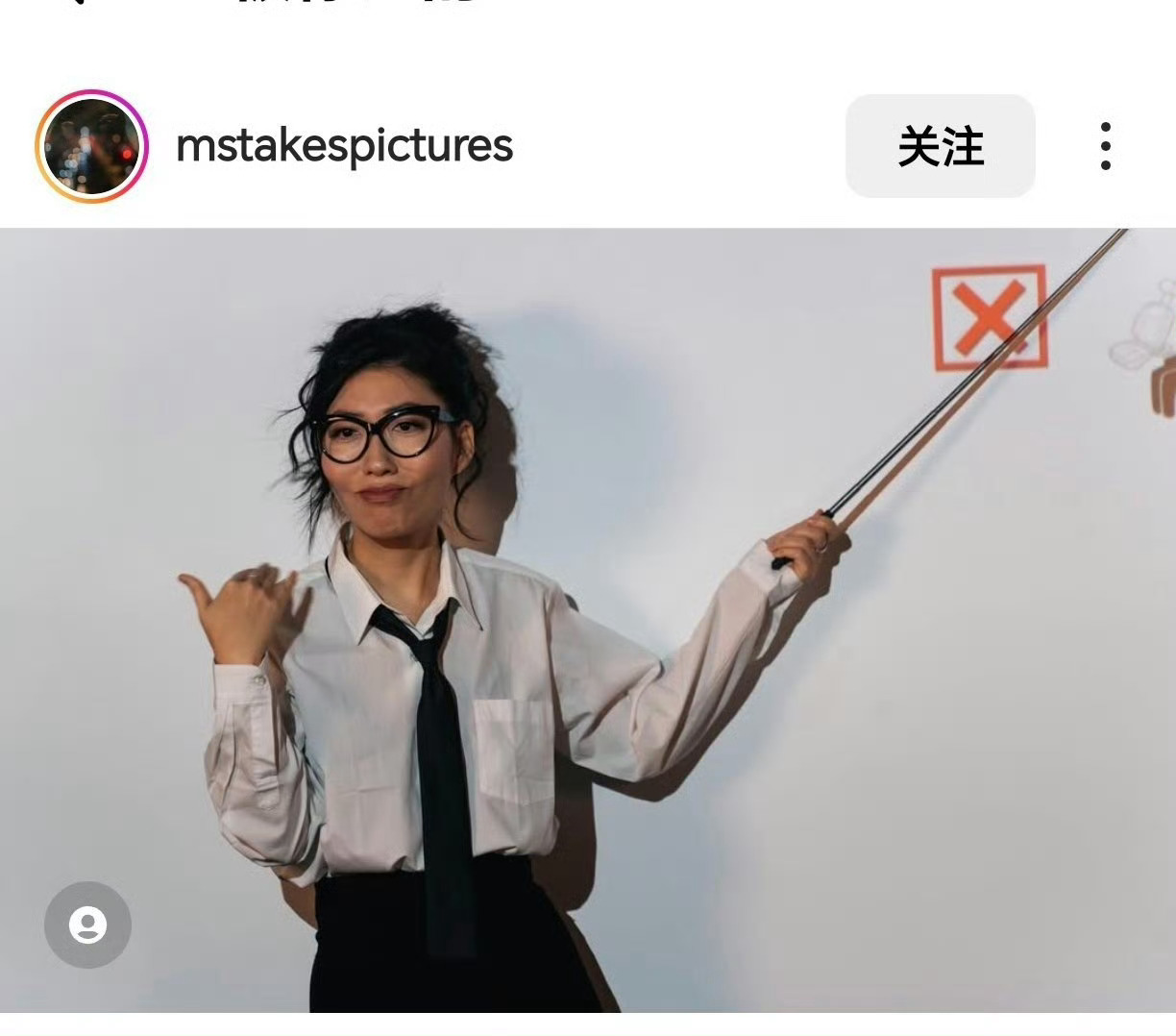 这是曲婉婷……只能说妆容越来越北美化了，完全不像东北长大的了。 