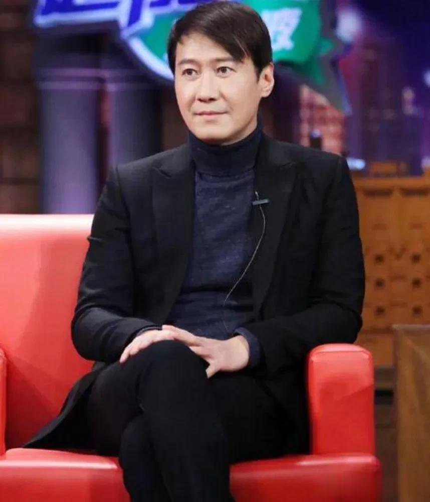 黎明上金星节目时，金星口无遮拦的问他说：“你为什么会和舒淇分手，你知不知道，我很