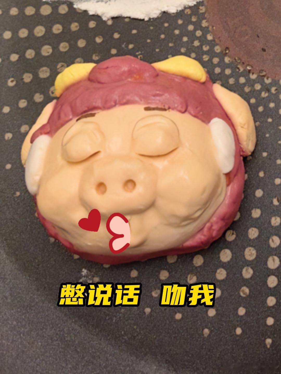 小小的餐盘上全是五官  明星版痛饭，老师我请问你们要卷到什么程度！这五官上全是笑