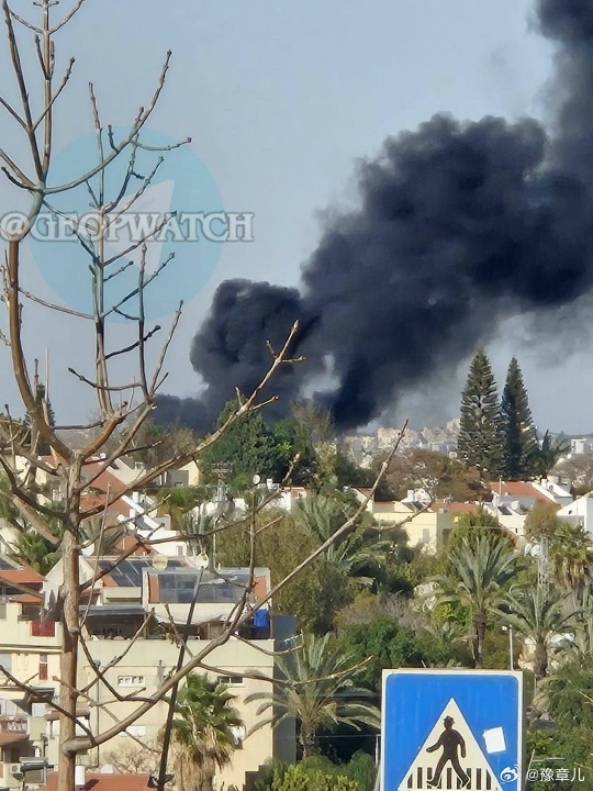 特拉维夫发生火灾，可能是防空导弹坠落引起的。美以伊最新局势