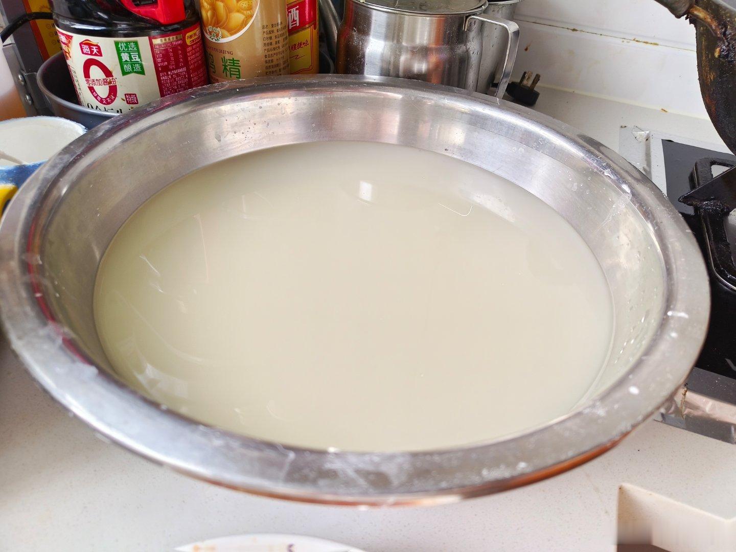 我的美食日记 面筋汤是一种河南美食主角就是洗面筋配菜可多可少主要以时令素菜为主做