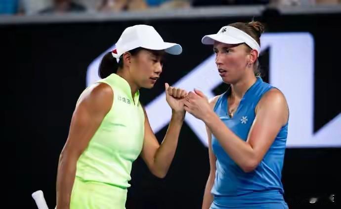 北京时间1月31日上午，2026澳网女双决赛，张帅/梅尔滕斯VS达尼丽娜/克鲁尼