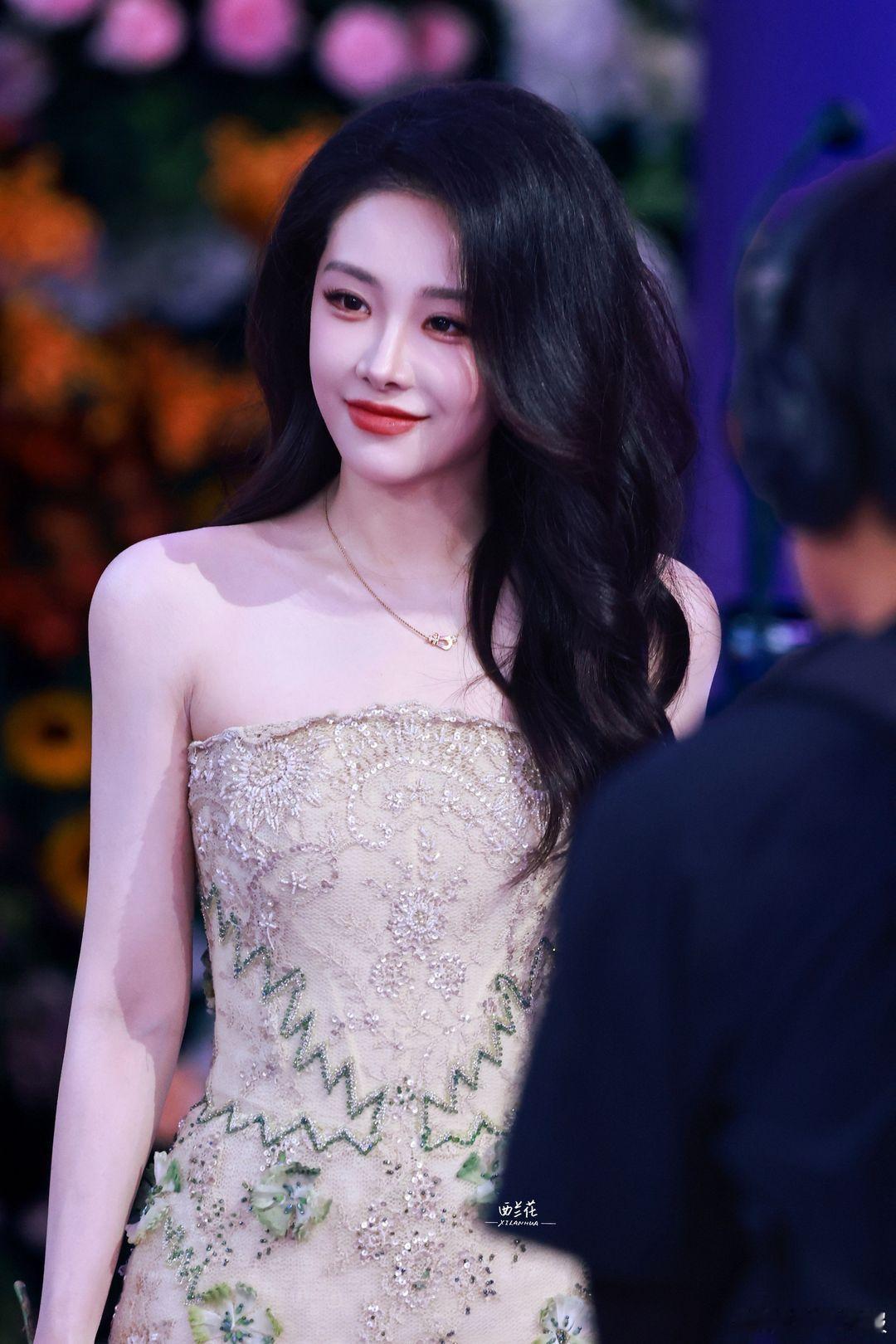 喻言高情商发言喻言圈粉喻言圈粉，喻言高情商发言：欢子哥私下里是个寡言少语的人，人