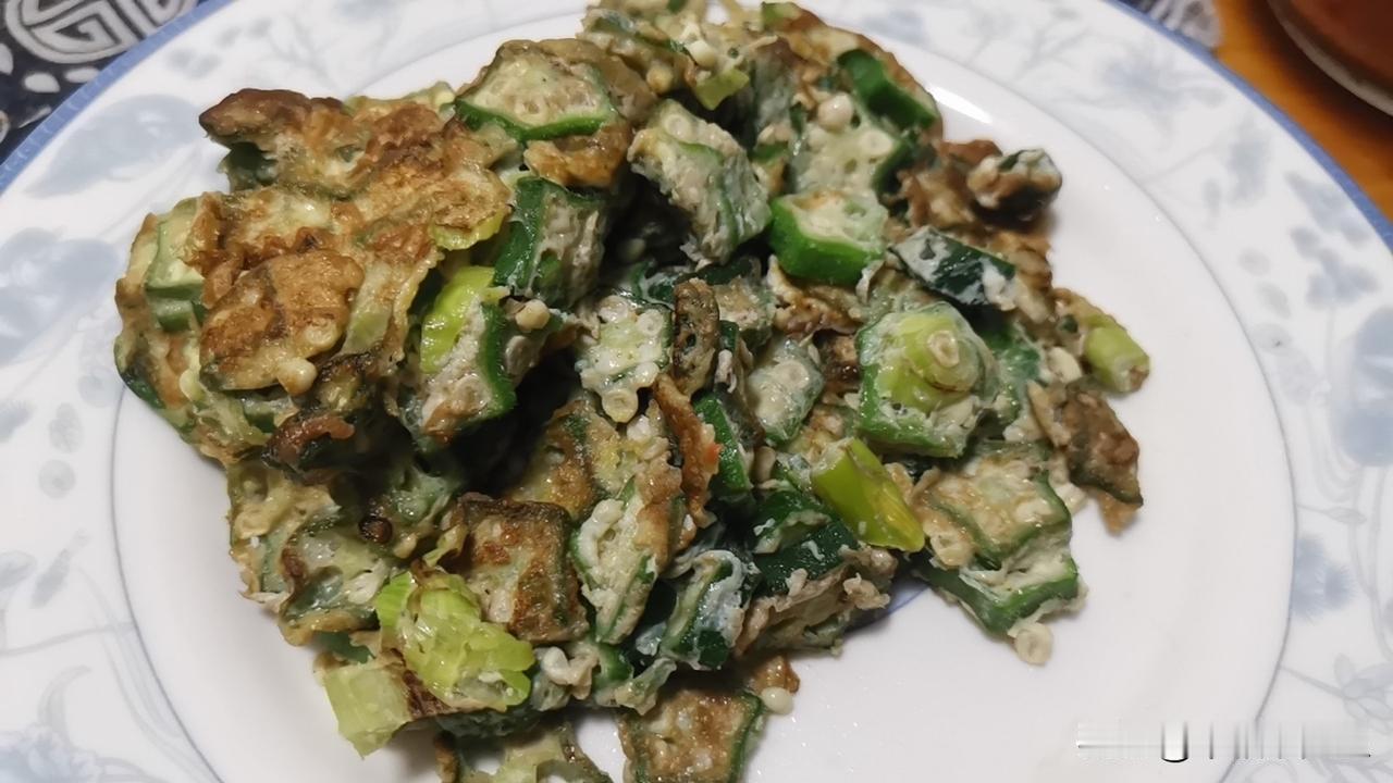 秋葵怎么吃？黏黏糊糊，焯水凉拌、煸炒，都是黏黏糊糊，咋办？
   煎鸡蛋饼还不错