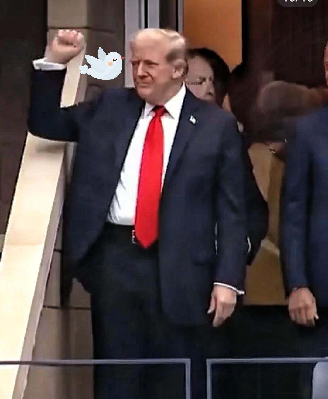 11月3号特朗普接受采访时说了，美国绝不让别的国家拿到英伟达那款Blackwel