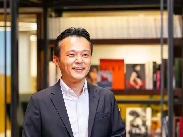 【优衣库的新接班人？】8月28日，优衣库母公司迅销集团发声明称，现任优衣库品牌运