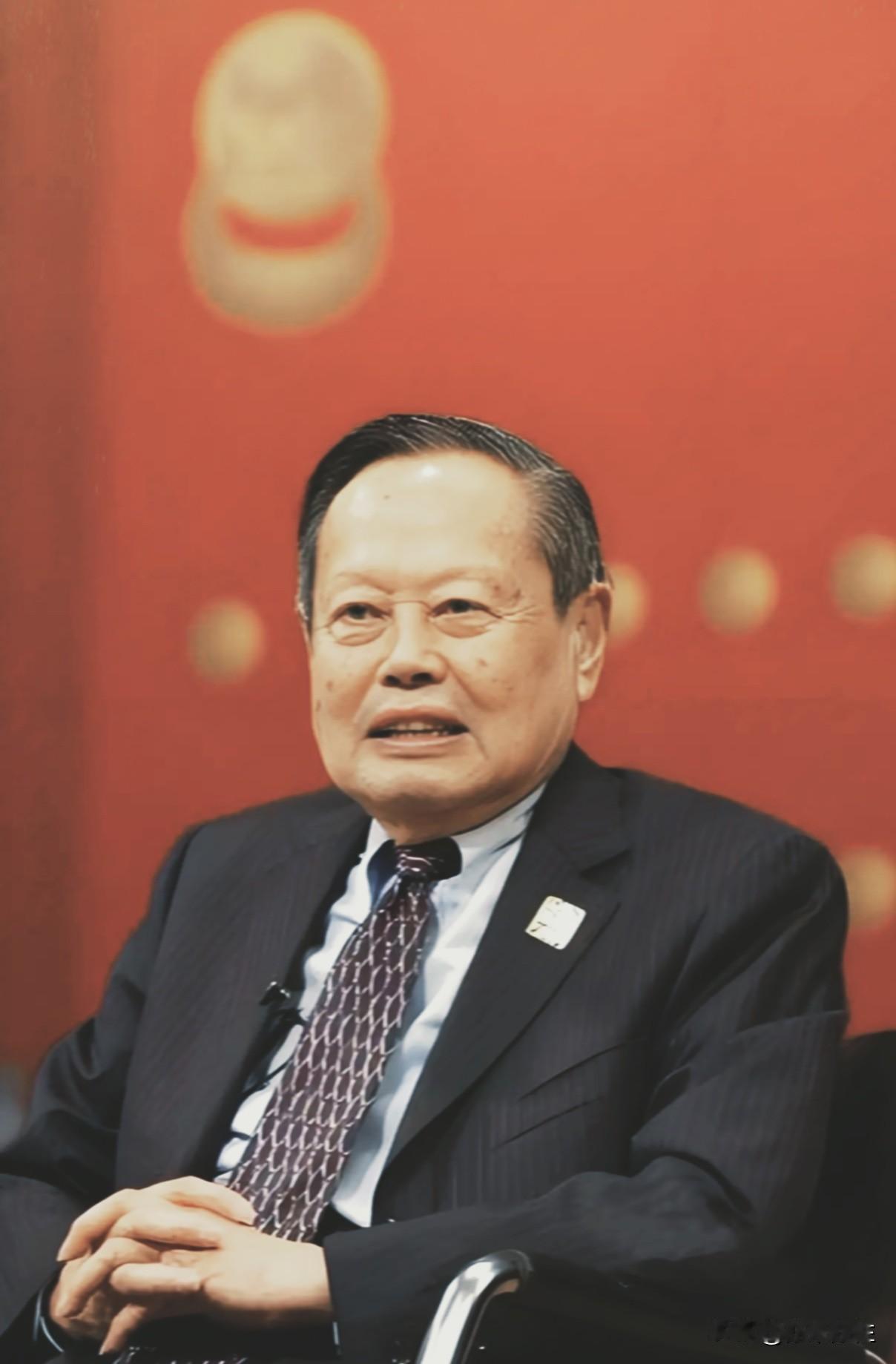 众所周知，杨振宁是20世纪以来最伟大的物理学家之一，他在物理学领域的贡献具有划时