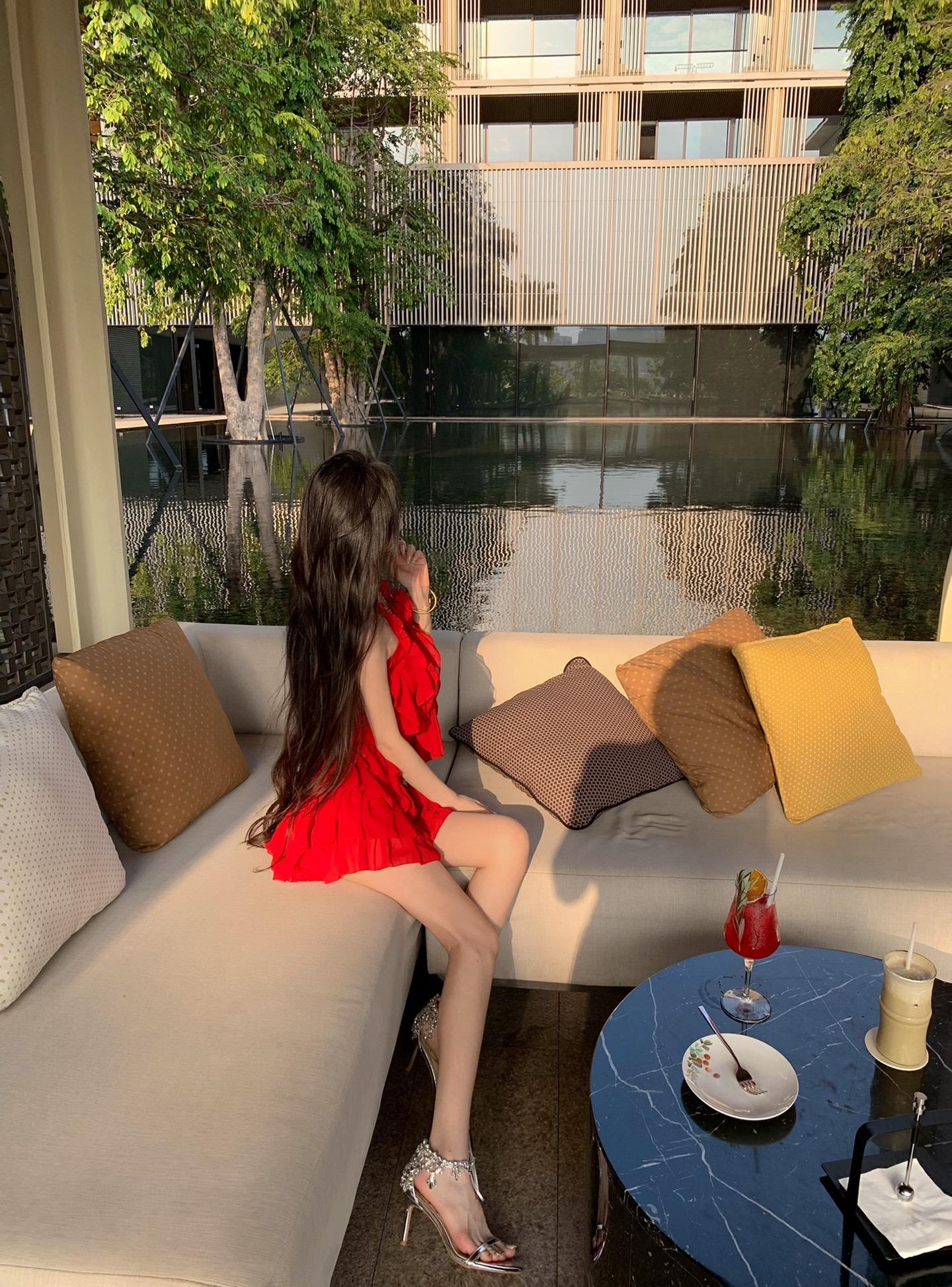 别老给那女的发消息 给我们也发点。