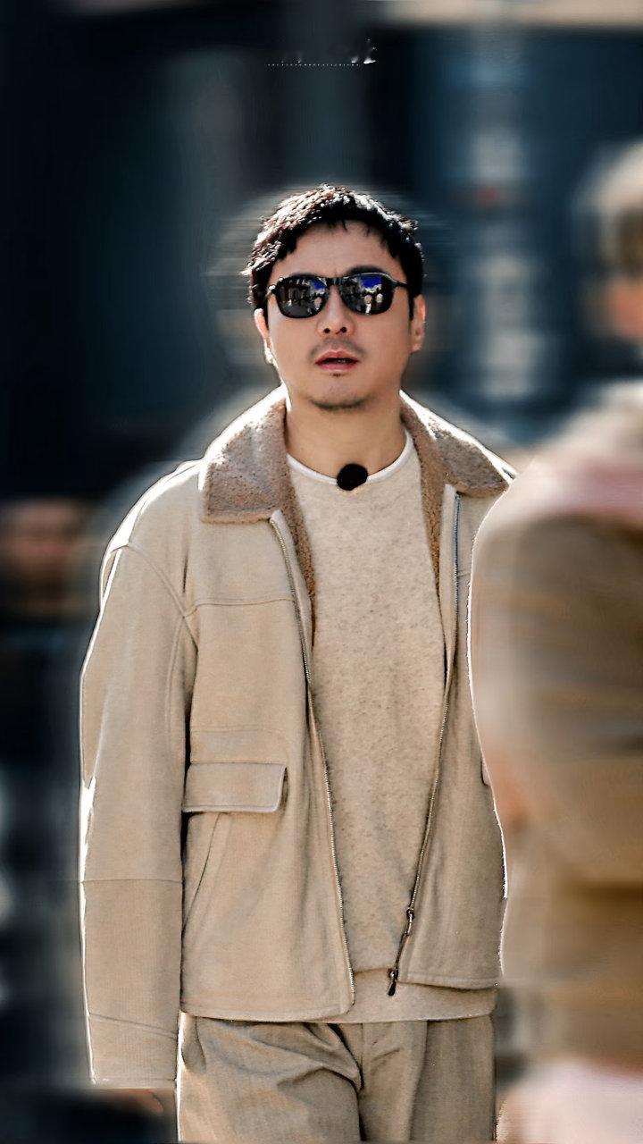 沈腾我这手是用来使劲的腾哥这操作，以后谁还敢跟他玩石头剪刀布啊 