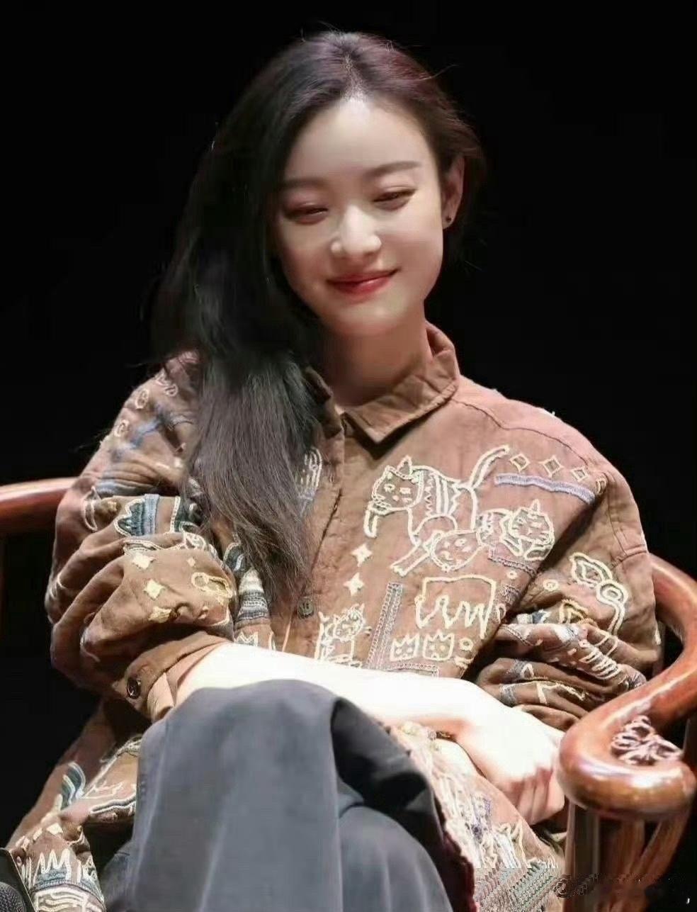倪妮的美难以言表，她的魅力自然流露 
