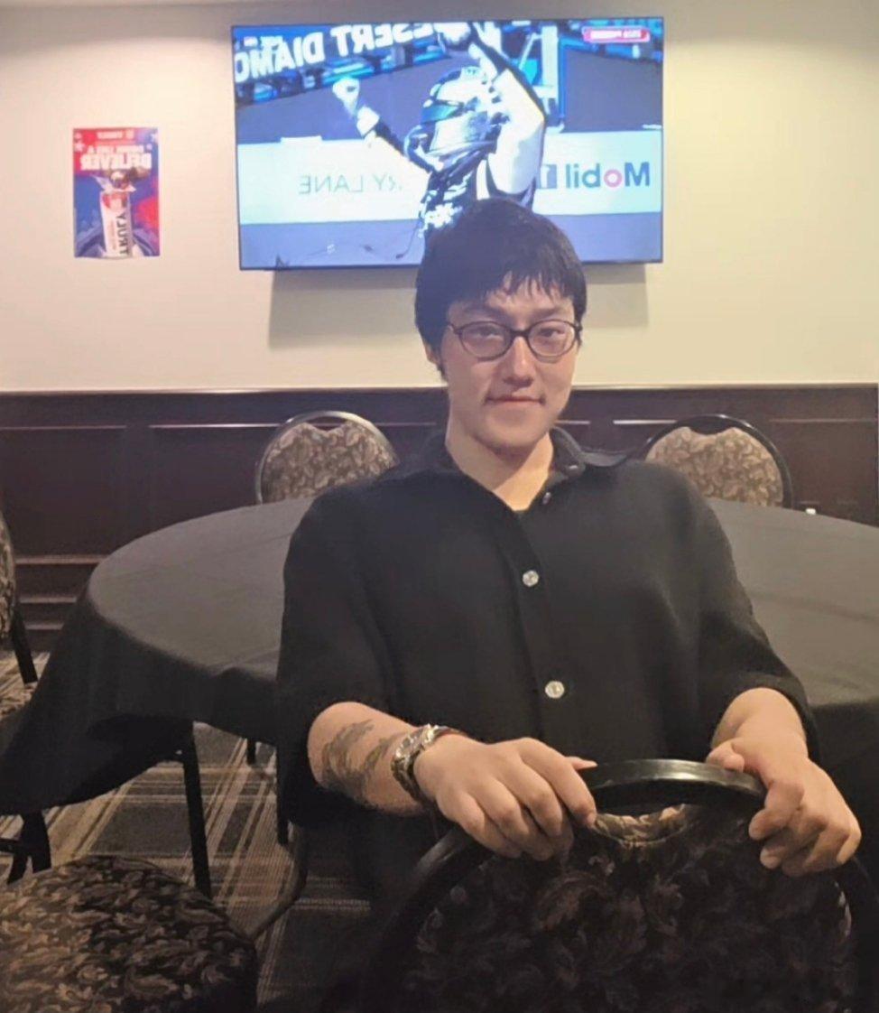 深感地球上一切"城乡结合部"气息的装修风格，来源实则是米国。一种现代化的最低限度