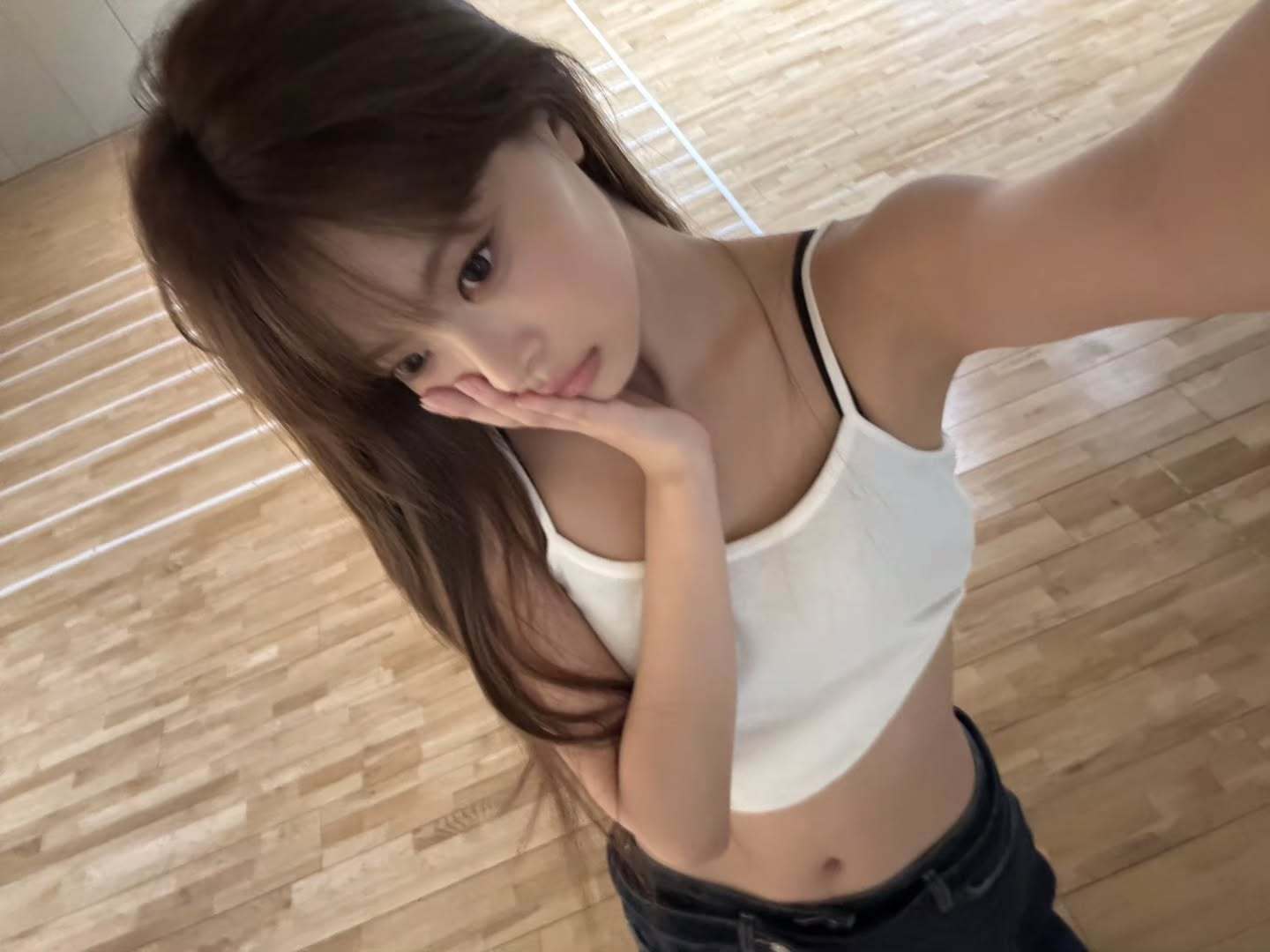 260901 IG更新 hhh.e_c.v 연습실에 혼자 있을 때 기분이 조