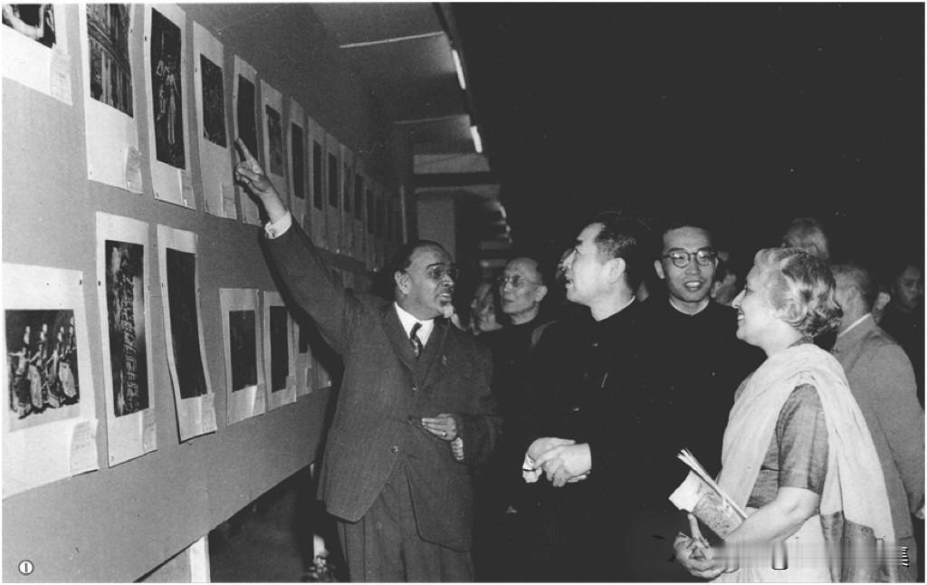 1952年5月10日，印度艺术展览会在北京揭幕，周恩来总理出席参观活动。
展品涵