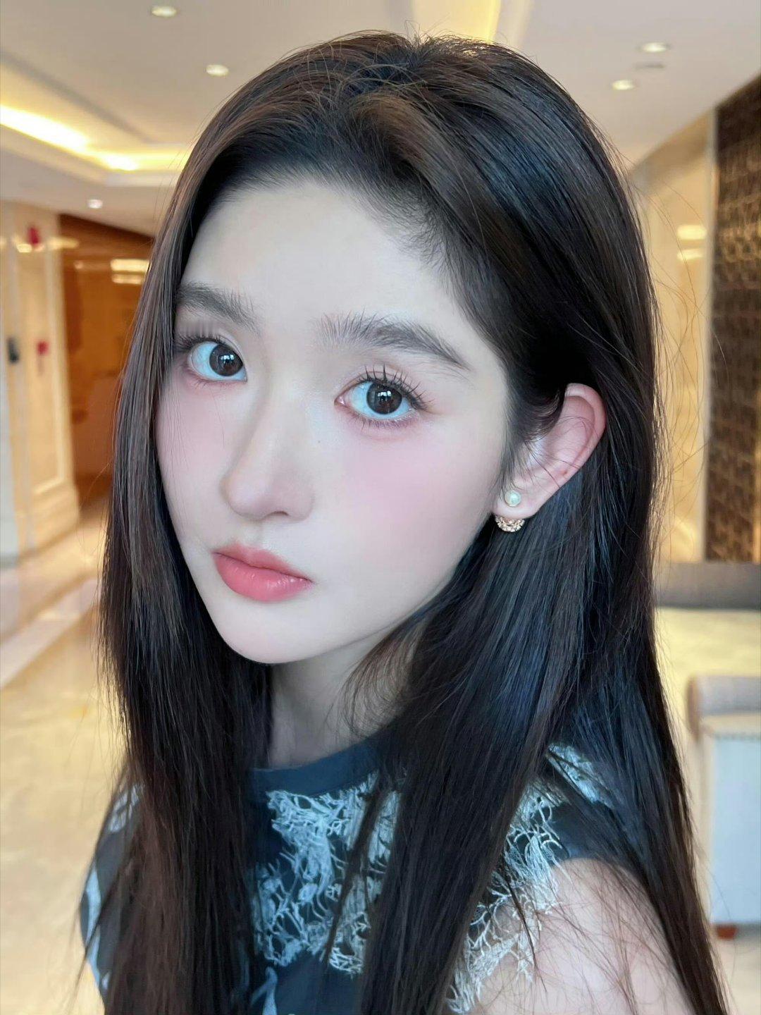 王玉雯这三张太嫩了[拜托]特别完美的妆面 ​ ​​​