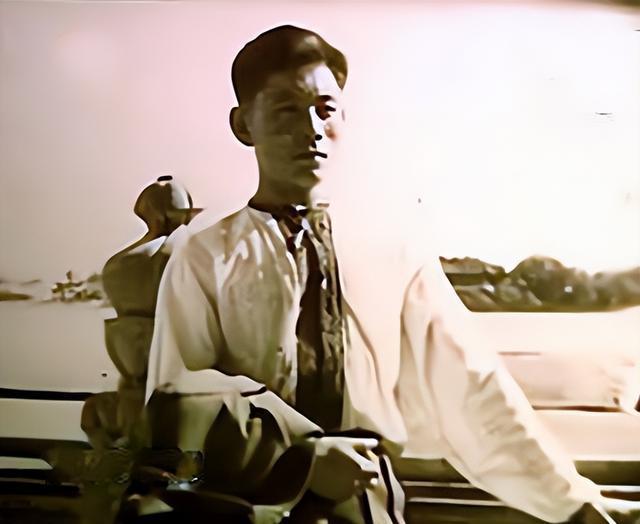 上世纪六十年代，芭蕾舞在中国掀起热潮，刘庆棠作为首批芭蕾舞演员崭露头角。然而时代