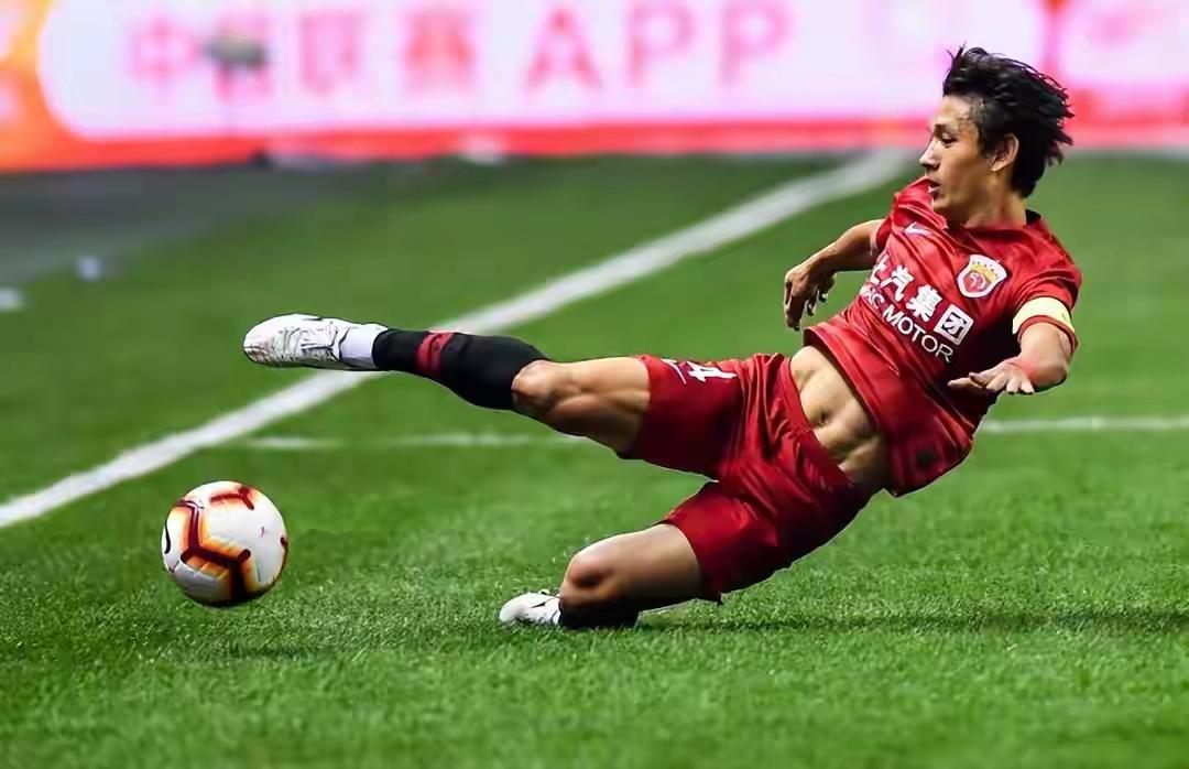 还是追风的带刀侍卫
这么好的一个球员，却因为一根项链，被网暴到不能进国家队，这不