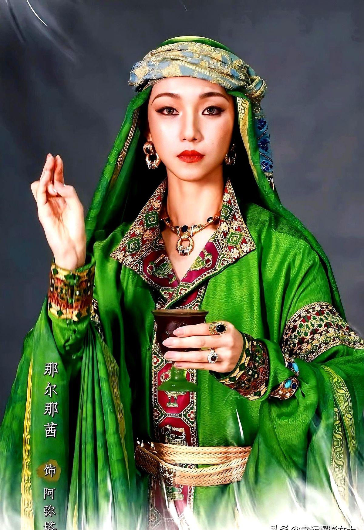 我说《长安的荔枝》怎么魔改了呢？

原来是为了捧那尔那茜，给她加戏了，所以才直接